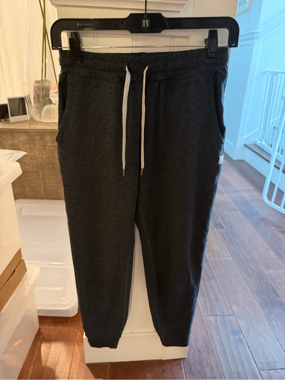 Vuori like NEW Performance Joggers - Picture 4 of 9